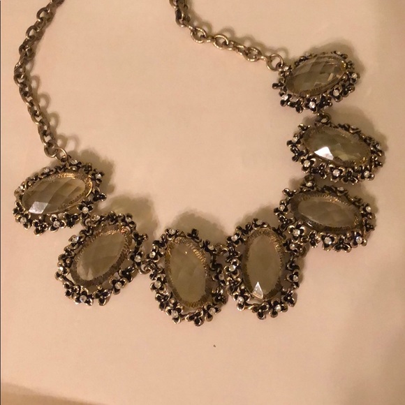 Gold necklace with matching hanging earrings - Picture 3 of 3